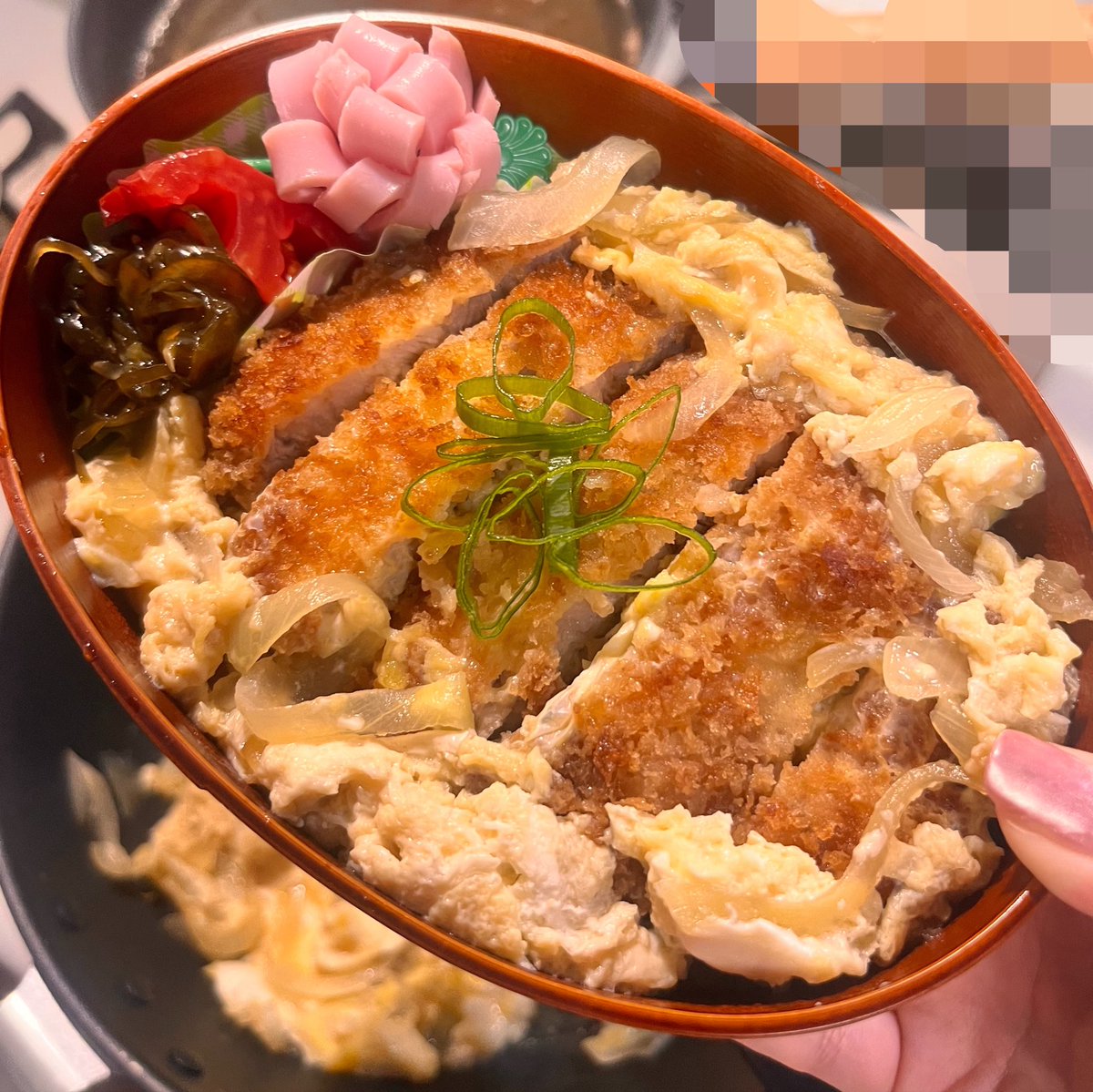 fu_mo09's tweet photo. お父さんにカツ丼のお弁当作りました https://t.co/vNGevipNLI