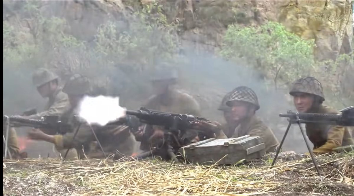 Turutontan7924's tweet photo. 初めて見た時、重機関銃が普通の歩兵と混ざって戦うことなんてないと思っていたのだが、 
いま考え直してみると、重機関銃中隊一個分隊が歩兵中隊に配属されたというシナリオならば、割と現実にあり得そう() 

↓軽機関銃の数量がかなり多いことは、さておき、歩兵分隊は密集し過ぎでは？ https://t.co/ua9PtKtqH5