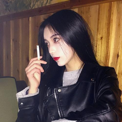 dasilvaa3_'s tweet photo. 🔥 🌹 🌈 🚩 👑 🍂 Insomnia club, what's your go to unwind? https://t.co/w8R1fe9qop