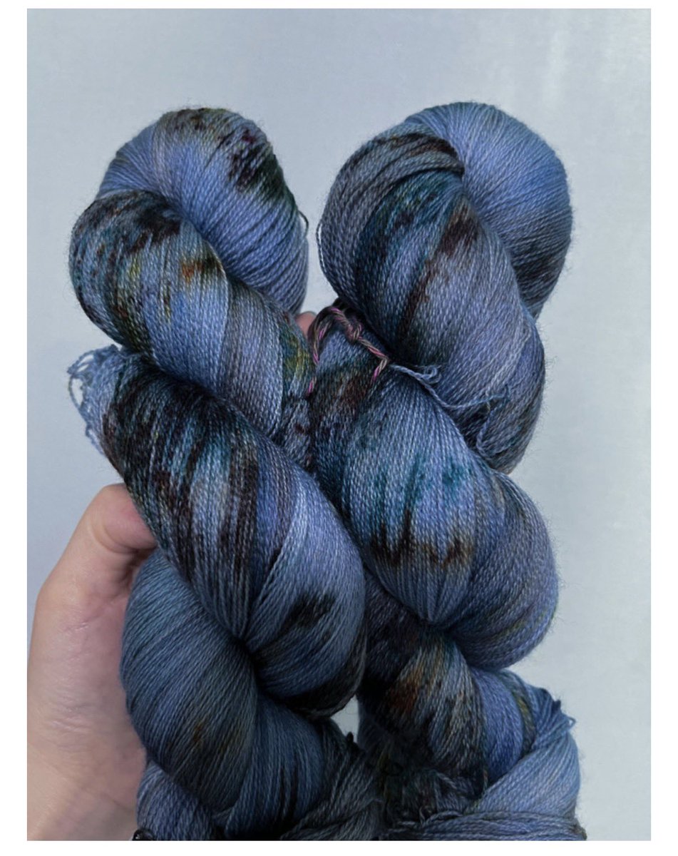 Nila_dewknits's tweet photo. [help!] 얀티비티 타이푼 Typhoon Lace 실 자투리 있으신분 계신가여?? ㅜ 소매 조금이랑 넥백드가 남았는데요 
10g만이라도 좋습니다. 파실분 구해요 ㅜ https://t.co/zT5bzGoIFq