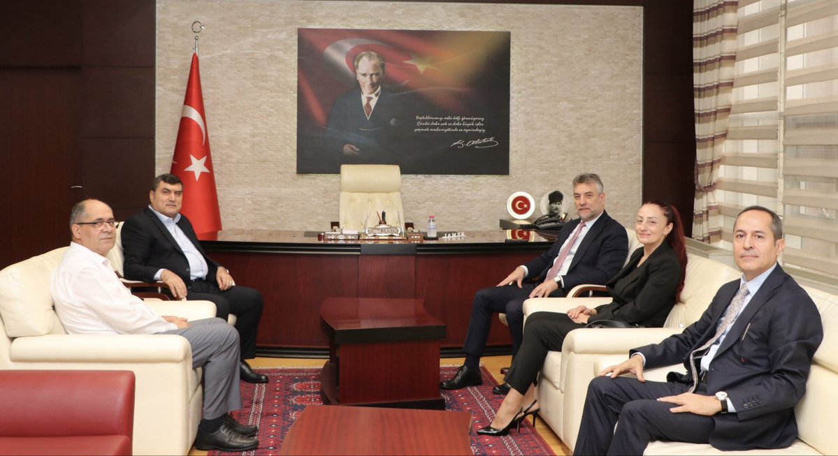 ilhanocaklisile's tweet photo. 📍Sultanbeyli

Sultanbeyli Kaymakamı Sayın Kemal Şahin’i makamında ziyaret ettik.

Sultanbeyli’de ortak paydada gerçekleştirebileceğimiz çalışmaları değerlendirdiğimiz verimli bir sohbet gerçekleştirdik.

Nazik ev sahipliği ve misafirperverlikleri için Sayın Kaymakamımıza teşekkür ediyor, çalışmalarında kolaylıklar diliyorum.