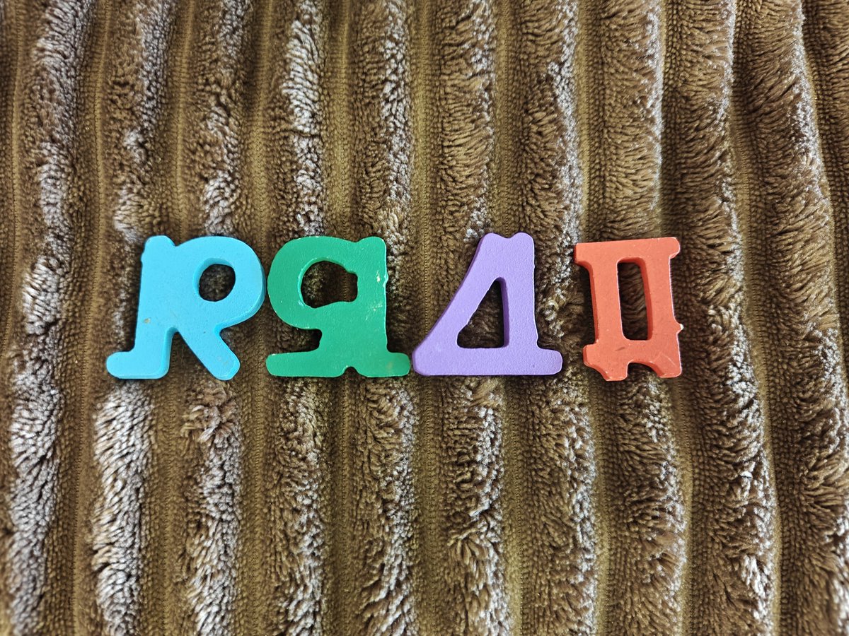 sacret19's tweet photo. вспоминаю про #квизмоичюваки вы видите фрагменты детской игрушки, вот они слева направо: первый, второй, третий и четвертый. но дело в том, что они должны лежать в другом порядке. вопрос: в каком? ответ должен быть вида "третий, четвертый, первый, второй" https://t.co/6G4Vun3nTH