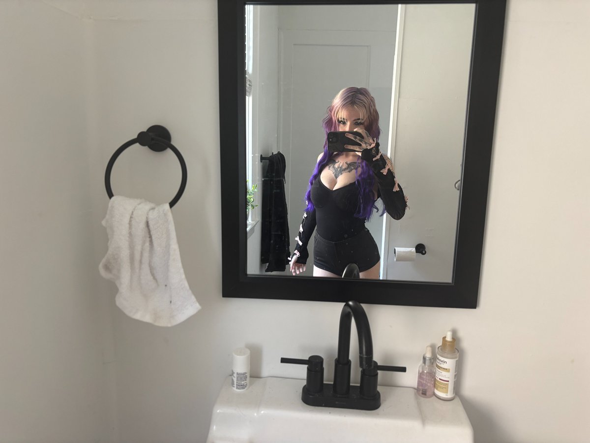 kissyangelll's tweet photo. quick snap before i bedrot https://t.co/Qqy2TcUNt8