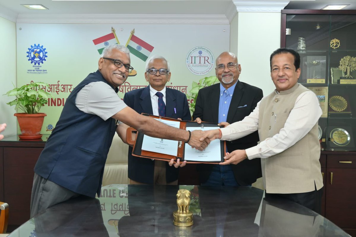 icarindia's tweet photo. CSIR-IITR Lucknow &amp; ICAR-IVRI Izatnagar sign MoU to advance joint R&amp;D, knowledge exchange, training &amp; capacity building in toxicology, veterinary science &amp; allied fields. #ICAR @ChouhanShivraj @PIB_India @AgriGoI https://t.co/v7YXxs1qik