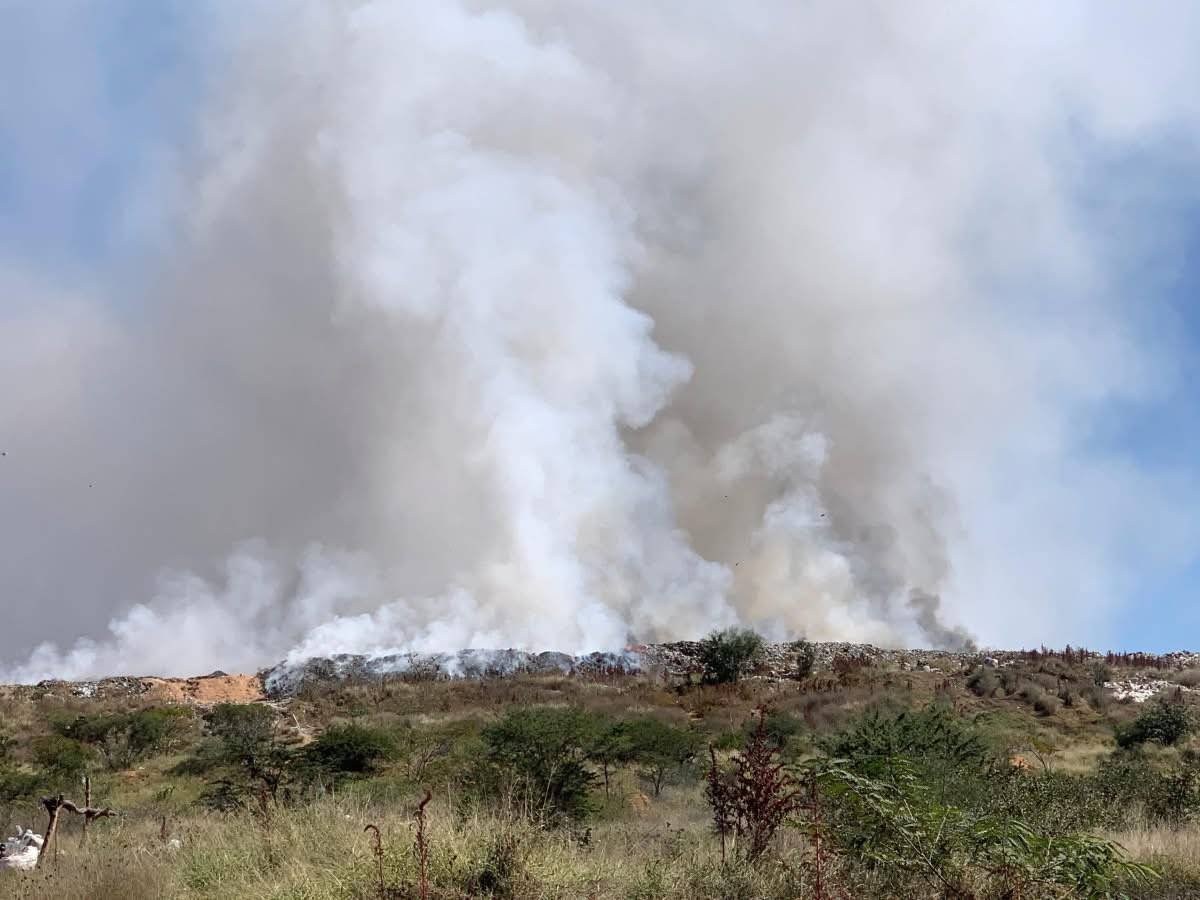 HazelNcube2r's tweet photo. My Byo people, please give me any other company in Zimbabwe that can handle Ngozi Mine. Let's say we do the tender process, which company in Zimbabwe has capacity to deal with Ngozi Mine? Vukani bantu bakoBulawayo, not everything needs ama emotions okunye cabangani!#AsakhiZim https://t.co/wdgM9K8P5r