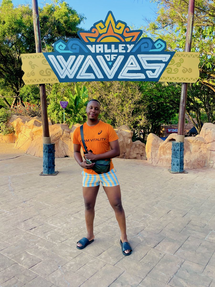 Makamba831970's tweet photo. Wednesday 🧡 https://t.co/gF1XjIzLF5