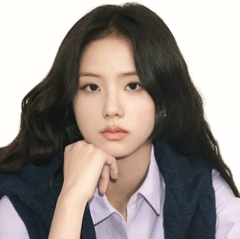 VictorReza97584's tweet photo. JISOO covered a Nicki Minaj song in one of those leaks and skipped the N-word.

According to you guys, YG forced the members to say the N-word.

So if she was the only one who skipped it, doesn’t that mean she refused?

Did YG force them, or did JISOO not refuse? Pick one. 😌 https://t.co/NzpG32WUja