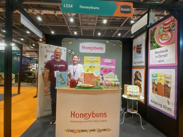 HoneybunsBakery's tweet photo. Heading to Lunch show today?
Come and find Emma and Mark at stand L534, sample our delicious cakes and find out what makes Honeybuns special 🙂
(Industry professionals only)
#Lunch26 #wholesalecakes #cakesforbusiness #glutenfreecakes #handmadecakes #SmallBatchBakes https://t.co/wnFkzJXOVw