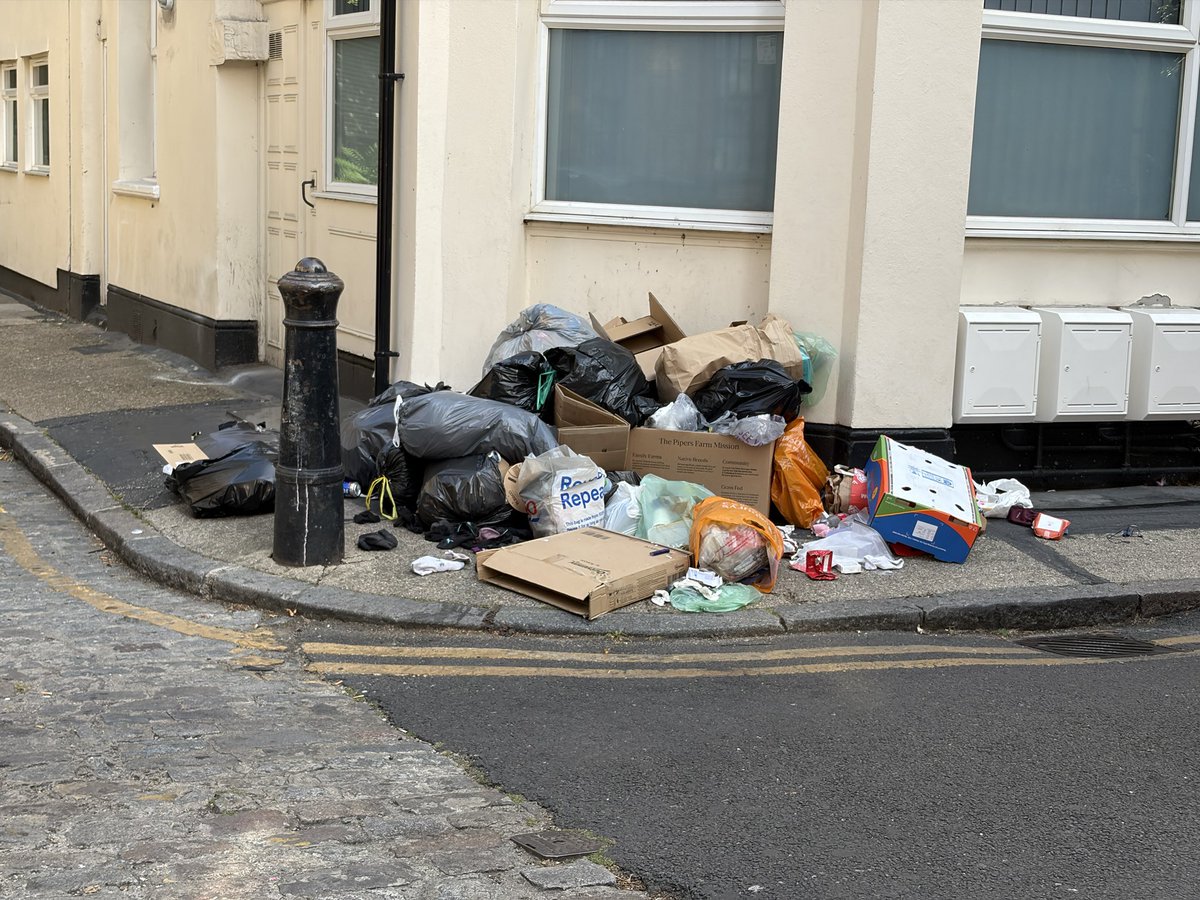 TowerDumplets's tweet photo. @LondonAssembly It’s as much to do with council (in)competence ! 

@TowerHamletsNow is a dump. Top down ineffective management. https://t.co/3YtQxHYwaO