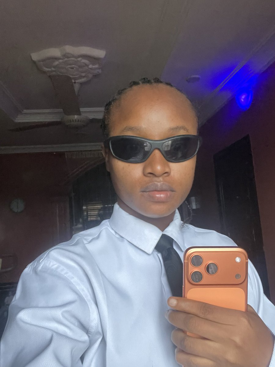 itsTseTse's tweet photo. Congratulations to me 🥺🎉🎉🎉

I used all my savings to purchase the orange colored iPhone 17 pro max 🥺🎉 https://t.co/qZy2OJLSFT