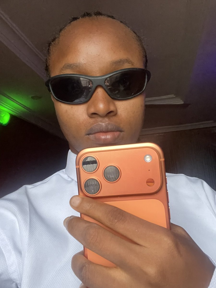 itsTseTse's tweet photo. Congratulations to me 🥺🎉🎉🎉

I used all my savings to purchase the orange colored iPhone 17 pro max 🥺🎉 https://t.co/qZy2OJLSFT