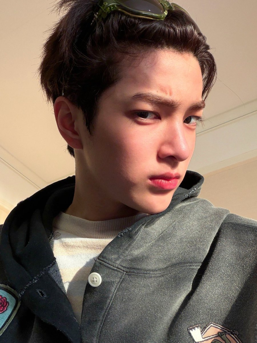 disunut's tweet photo. Ahn pretty keonho #건호 https://t.co/8xpU1e9Hav
