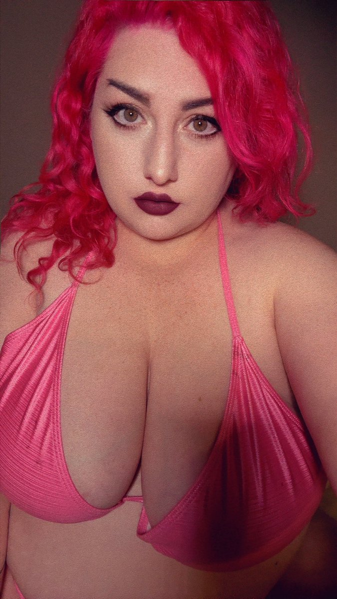GoddessIvyM's tweet photo. Relapse hours and you’re refreshing My profile again. Might as well give in. 🤭 https://t.co/vF3DMBXElc