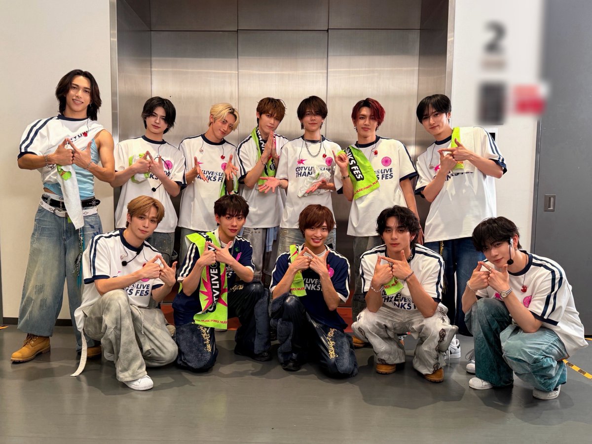 _7mp_official_'s tweet photo. ◥◣ #CDTVライブライブ秋の大感謝祭2026 ◢◤

#INI さん🤝

#佐藤新 #基俊介 が
「All 4 U」のパフォーマンスに
参加させていただきました💪

ありがとうございました✨

@official__INI

#IMP. https://t.co/GUFpQcLQjR