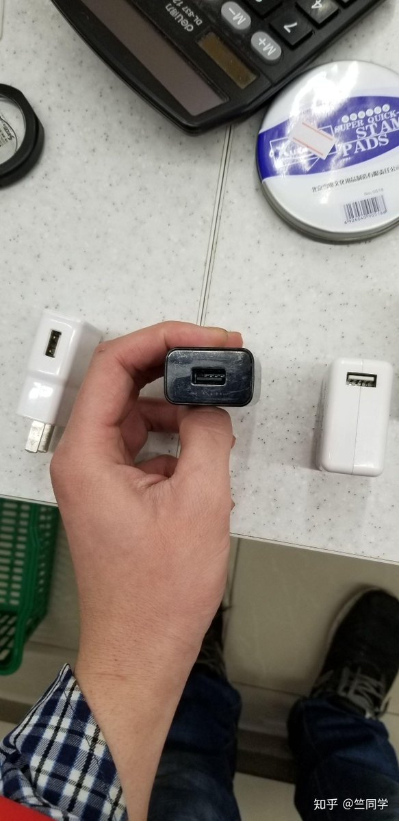 arias349504's tweet photo. When I fumbled with my broken phone at the bus stop, a stranger handed me their spare charger without asking for a thing. Small kindnesses make the whole world warmer https://t.co/KsPaKeJSKr