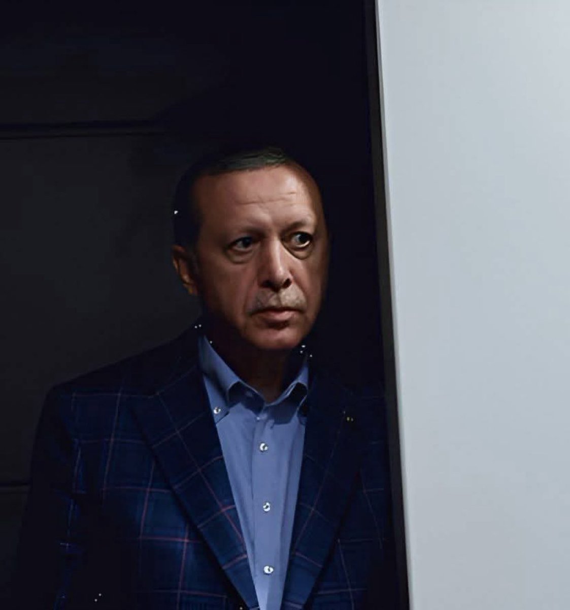 Izmir35_KSK_35's tweet photo. Yeryüzünde güne en çok beddua alarak başlayan kişi https://t.co/xlP8GxUPDq