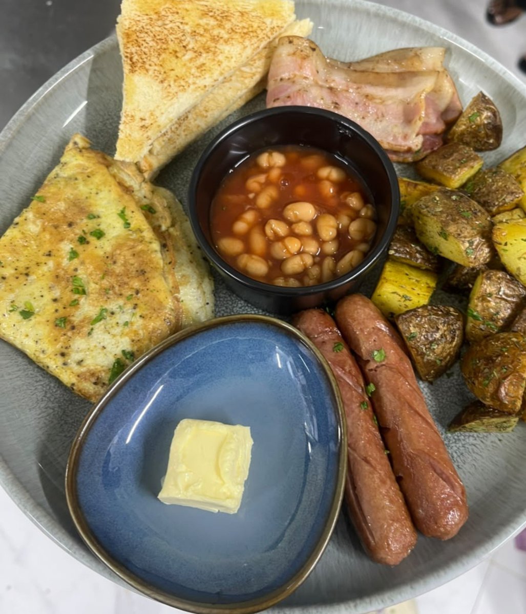 Greekwashere's tweet photo. September dump but its food. https://t.co/h4CyDE7vs6