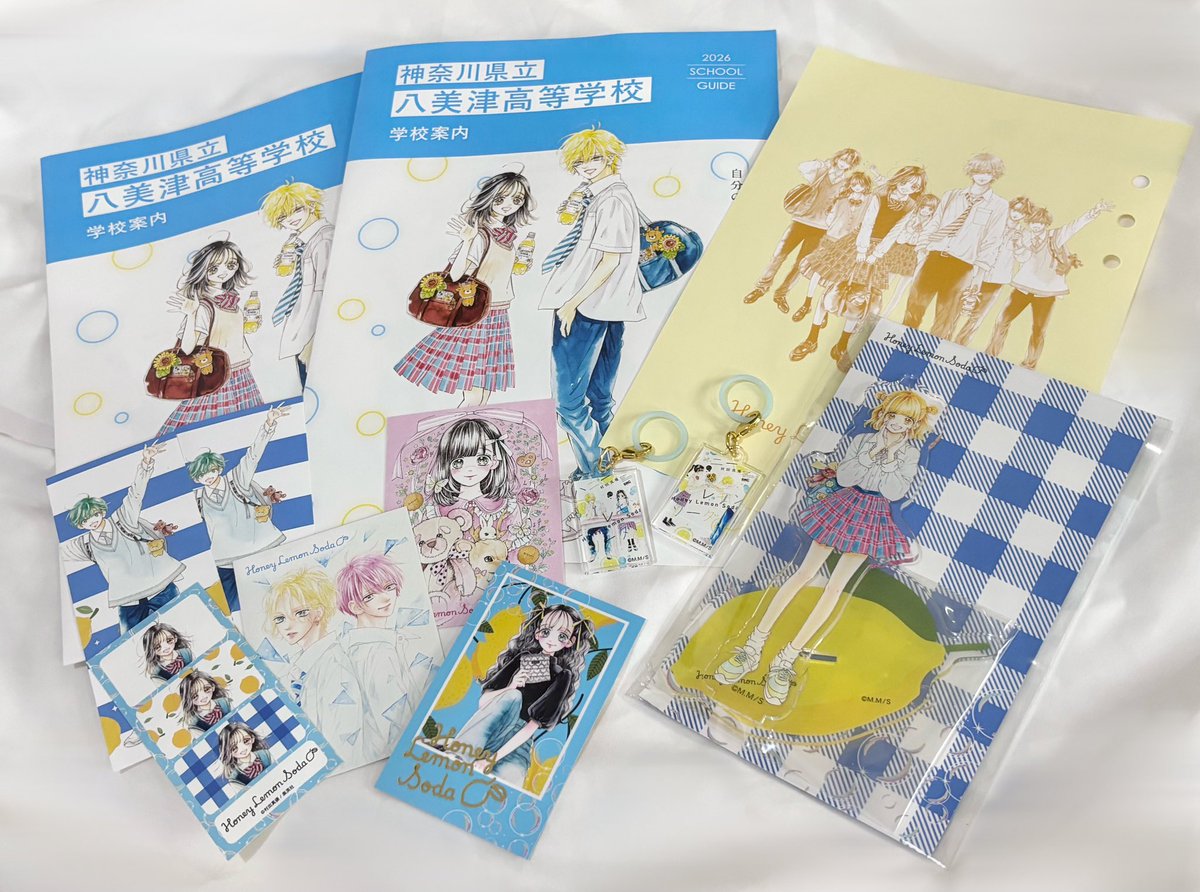 xlem3_'s tweet photo. グッズ持ち帰るの不安すぎて現地はこれだけ( ĭ ⩊ ĭ )
通販でいっぱい買ったから早く届いて欲しいな🍋♡
半券忘れたのだけ心残りT ·̫ T

 #ハニレモ展 https://t.co/1ex7MCnTzy