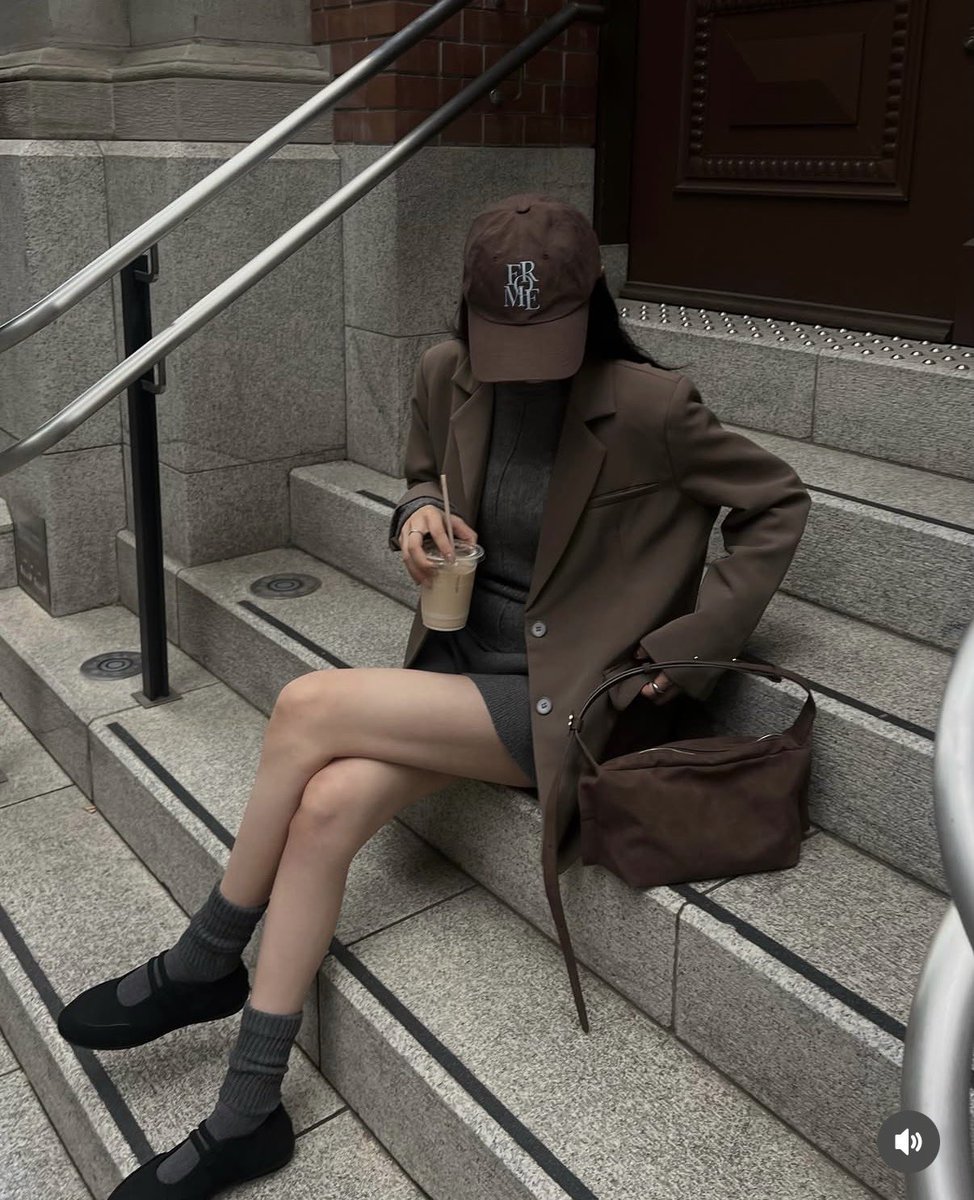 sua_lilb33's tweet photo. 秋冬コーデは、足元に少し遊び心足すと一気にお洒落… https://t.co/Liq1L0Moow