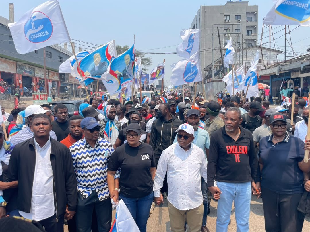 Kilosho03's tweet photo. Hier, le peuple a prouvé qu'il ne veut plus d'un deuxième Mobutu. Le Président Félix #TSHISEKEDI ne sera jamais un empereur en #RDC .

Nous dénonçons la répression inhumaine et deshorante du pouvoir. C'est une preuve de plus du non-respect des principes démocratiques par le régime #TSHISEKEDI. 

Merci au peuple congolais d'avoir répondu massivement à l'appel du Président Moïse #KATUMBI. Nous ne cédérons pas.

@SalomonKalonda @moise_katumbi @mwandochris @benoitkalasa @MagloireKabwe @PrMatofali #RDC