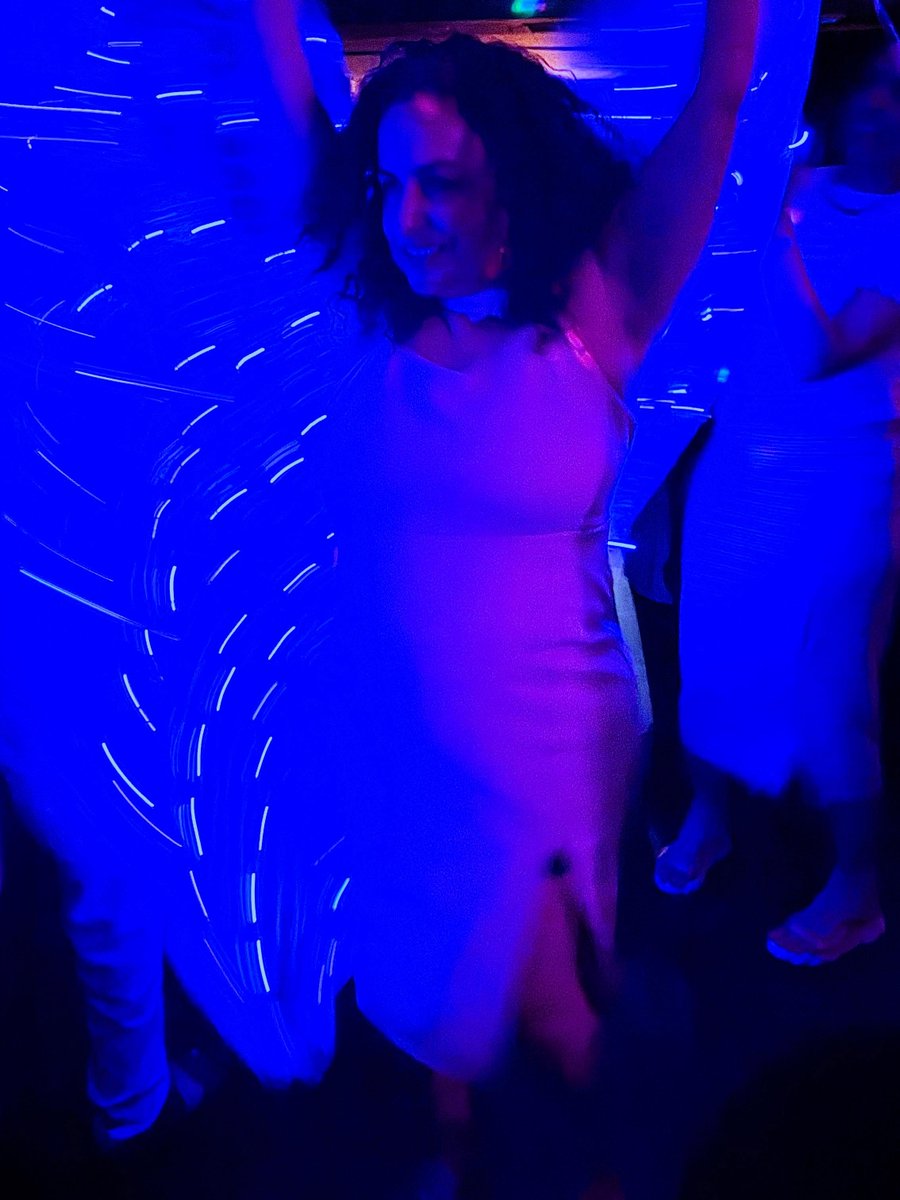 jonatha99583066's tweet photo. ALWAYS wanted to dance with WINGS. Thank you @kloudia_beat for capturing it. Come to our next @elsecretoderosita party. 70s babies, 50s, 40s. https://t.co/TjNIqYHEG3
