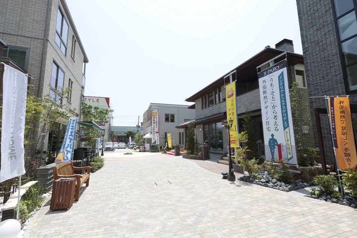RidersPublicity's tweet photo. ライダース・パブリシティでは27卒向けを対象とした会社説明会＆一次面接、28卒向けには住宅展示場見学付のオープンカンパニーの予約を受付しております😀
対面を中心として開催しておりますので、実際に働く社員と会って、理解を深めていただくことができます！https://t.co/3KOlaK0GM1
＃27卒＃28卒 https://t.co/hTlvIArBwe