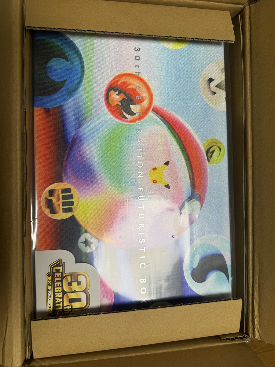 xion5515's tweet photo. ポケカの限定ボックスめちゃくちゃよい。。布ぽい箱が最高すぎる https://t.co/ILk3gk0FVg