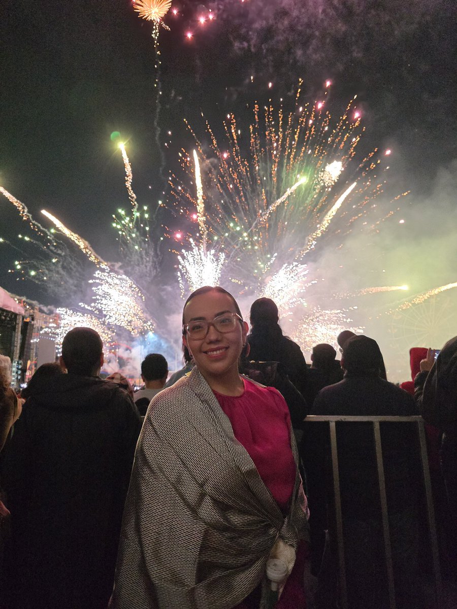 gabyvilledam's tweet photo. Desde Cuautitlán Izcalli, compartí la ceremonia del Grito de Independencia. 🇲🇽

Recordar nuestra historia también es renovar el compromiso de seguir construyendo un México con más justicia, igualdad, libertad y esperanza.

¡Viva México!

#VivaMéxico #CuautitlánIzcalli #GabyVilleda
