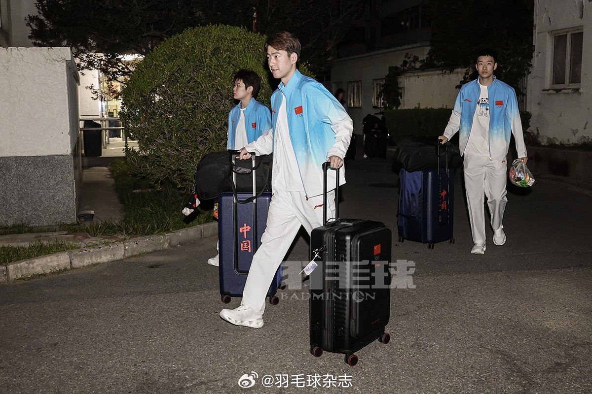 CGTNSportsScene's tweet photo. 🇨🇳China's badminton team heads to #AsianGames2026, headlined by:

MS: World champion Shi Yuqi
WS: Olympic champion Chen Yufei, world No. 2 Wang Zhiyi
MD: World champions Liang Weikeng/Wang Chang
WD: World champions Liu Shengshu/Tan Ning
XD: World No. 1s Feng Yanzhe/Huang Dongping https://t.co/oEPLeatm23
