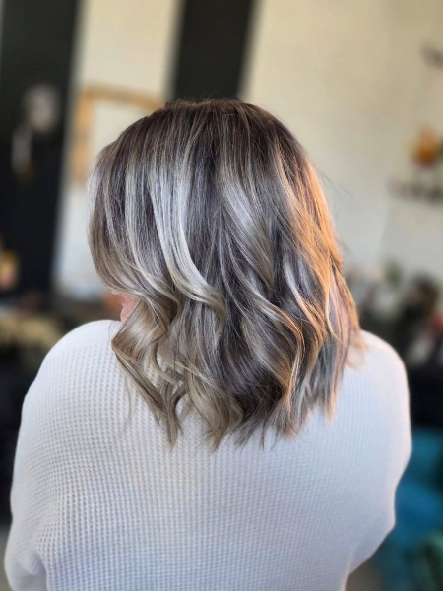 akkanali424's tweet photo. Her before was a PLATINUM BLONDE. She asked for her dimension back and she received it! ! 😍 Love this color transformation! !... https://t.co/yFL7Rz3XI5
