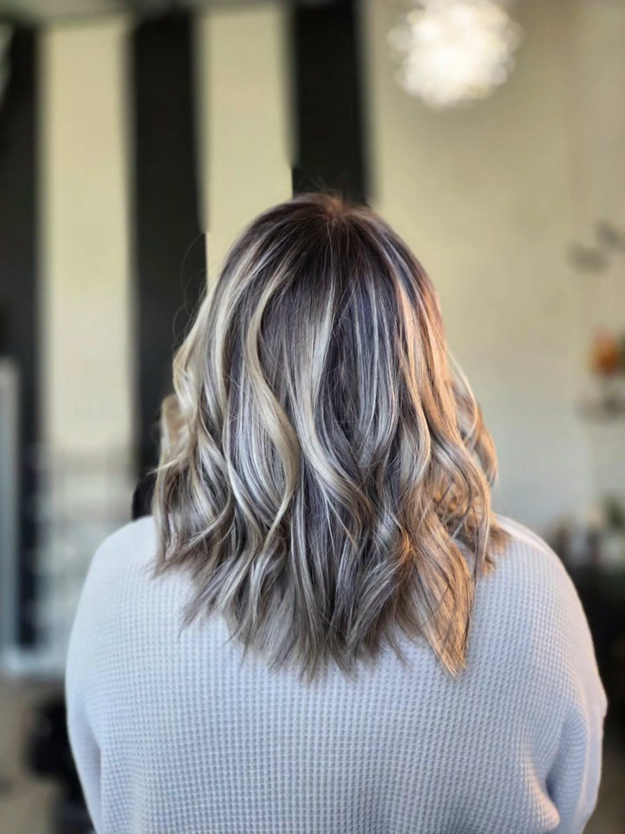 akkanali424's tweet photo. Her before was a PLATINUM BLONDE. She asked for her dimension back and she received it! ! 😍 Love this color transformation! !... https://t.co/yFL7Rz3XI5