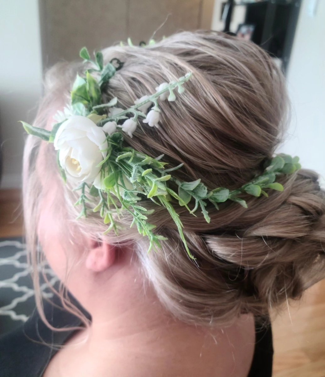 DaphineBalhs's tweet photo. I'm still loving this twisted updo that I did awhile ago. Classic never goes out of style. https://t.co/94vbYLGmBJ