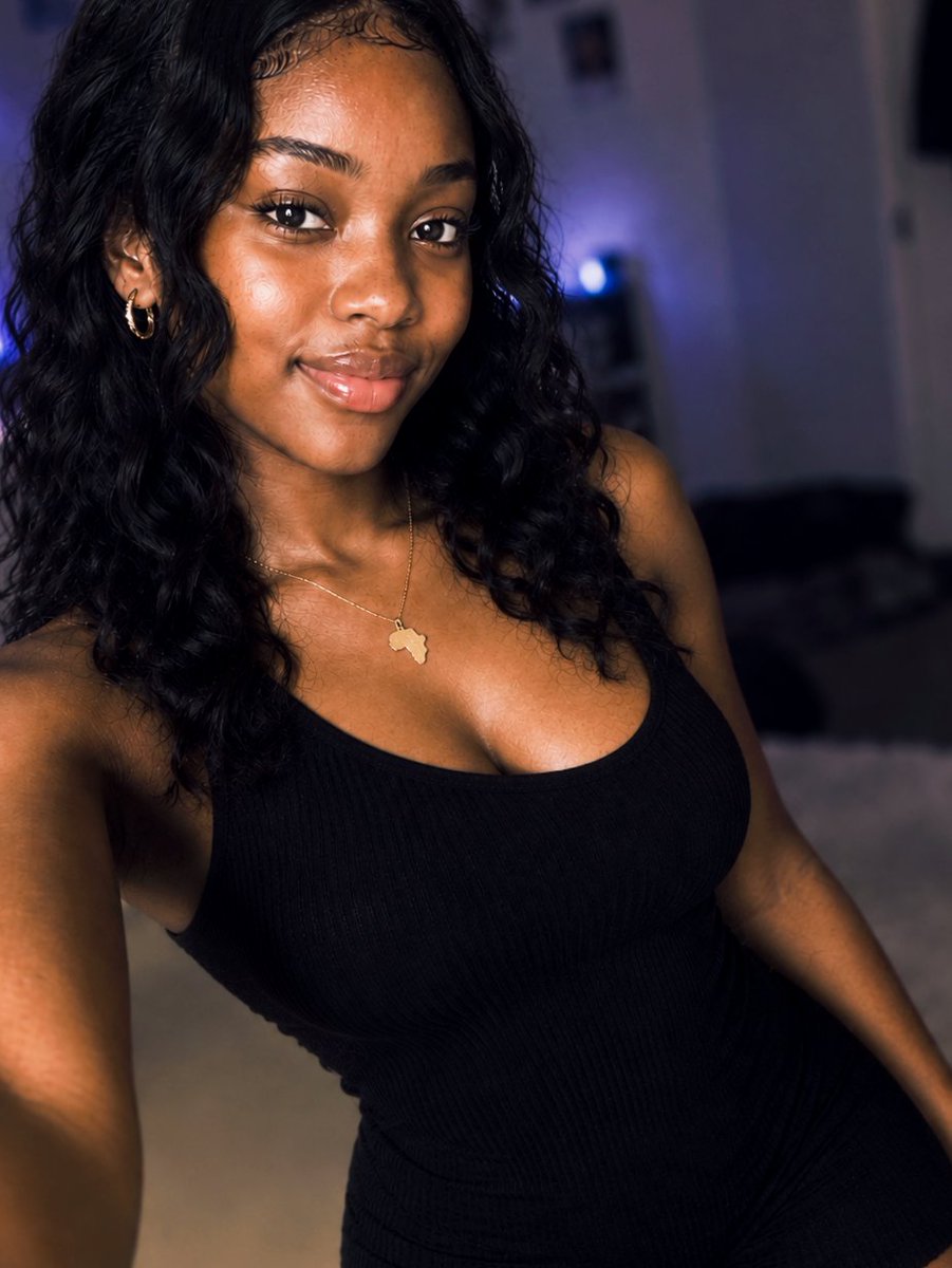 Soniablackslave's tweet photo. Ta jeune noire à ton service 😋 Viens dm pour RP ou discuter je m'ennuie https://t.co/jfdopuyohJ