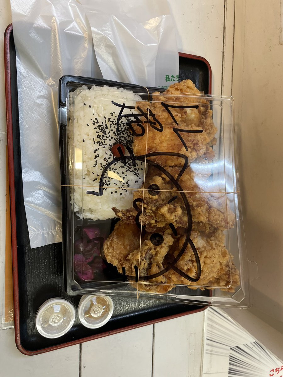 horumonrubee's tweet photo. キッチンBUS STOPさんで
大型バス🚌ライス超特盛🍚GET
すごいボリュームですなw
では、いただきまーす。

#キッチンBUSSTOP https://t.co/zs5E3iefmN