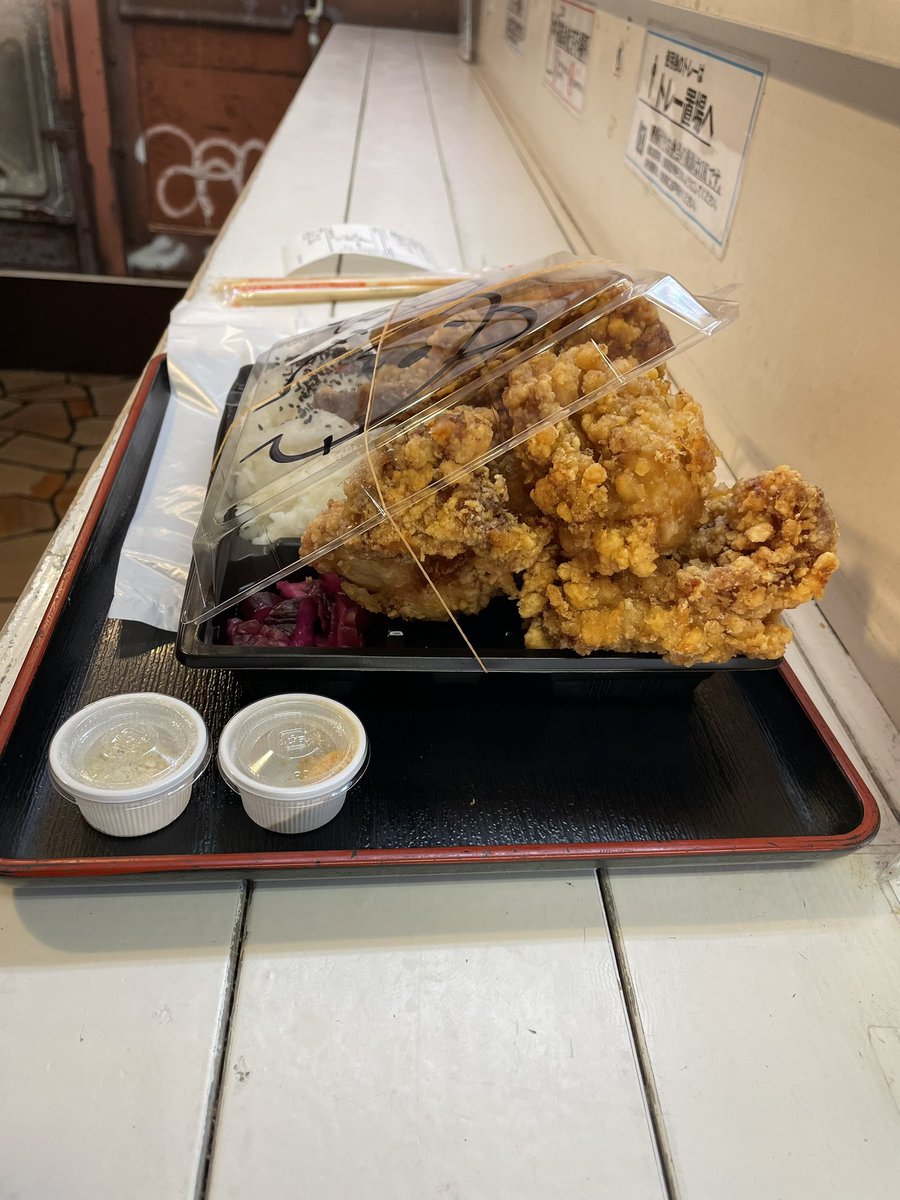 horumonrubee's tweet photo. キッチンBUS STOPさんで
大型バス🚌ライス超特盛🍚GET
すごいボリュームですなw
では、いただきまーす。

#キッチンBUSSTOP https://t.co/zs5E3iefmN