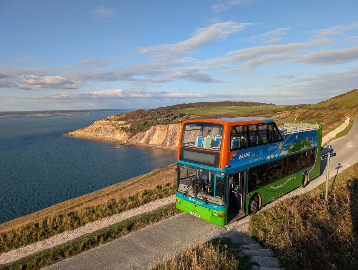 VisitIOW's tweet photo. #WorldCarFreeDay is coming up on 22 September...🚌

With Southern Vectis connecting towns, villages, beaches, attractions and plenty of walking spots across the #IsleofWight, you can leave the car behind and enjoy the journey too.

https://t.co/0UWS0cqNzu

#WeCantWaitToShowYou https://t.co/R4n6pvviwy