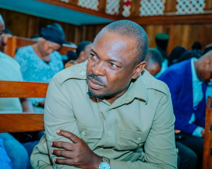 MariaSTsehai's tweet photo. Kwa kuwa umeshika msimamo sahihi utatetewa na wapenda haki wote na Mungu atakupigania! 
Hata asiyejua siasa ameona nguvu kubwa inayotumika kutaka kukuchafua na kukutoa kwenye reli - kosa lako ni kuweka msimamo mliokubalina na mwenyekiti wako Tundu Lissu kukataa kuridhiana kwenye giza au kumwangukia kimama mwuaji! 
Many people do not appreciate what you do lakini usikate tamaa! Tunaelekea ukingoni na ukweli utasimama! 
Hii vita tumeshashinda - mwambie Lissu - simameni hivihivi pamoja na imara - sisi tunawaamini! Hizi kelele zingine just Ignore! Just focus!