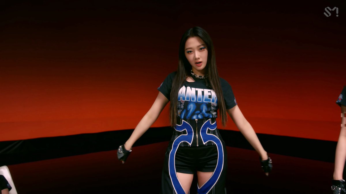 magicmachinist's tweet photo. honestly if i was forced to wear this in the first year of my career id also probably become an edgelord whatever #IThinkImWithHer? https://t.co/VKdn2p8HfJ