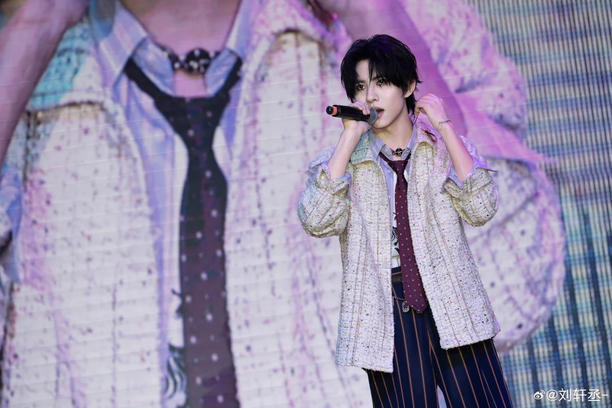 刘轩丞 劉軒丞 单曲默契周边 默契グッズ 𝒙𝒊𝒂𝒐𝒙𝒊𝒏𝒅𝒂𝒊𝒍𝒚 展丞on X: 