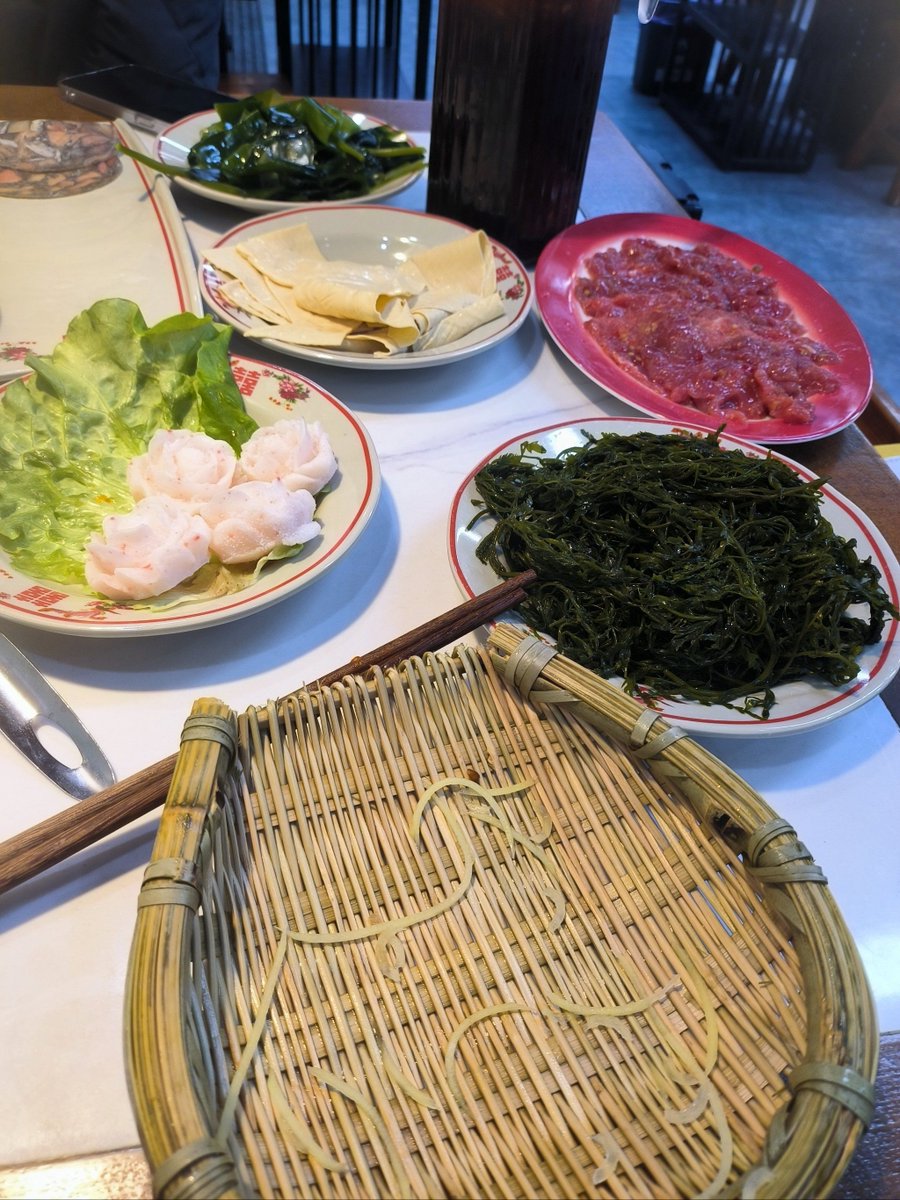rosyi741979's tweet photo. Just found the BEST late-night spicy hot pot spot in town! Fresh ingredients, bold numbing spice, and super cozy vibe—my taste buds are doing a happy dance https://t.co/f7fQGyDpTH
