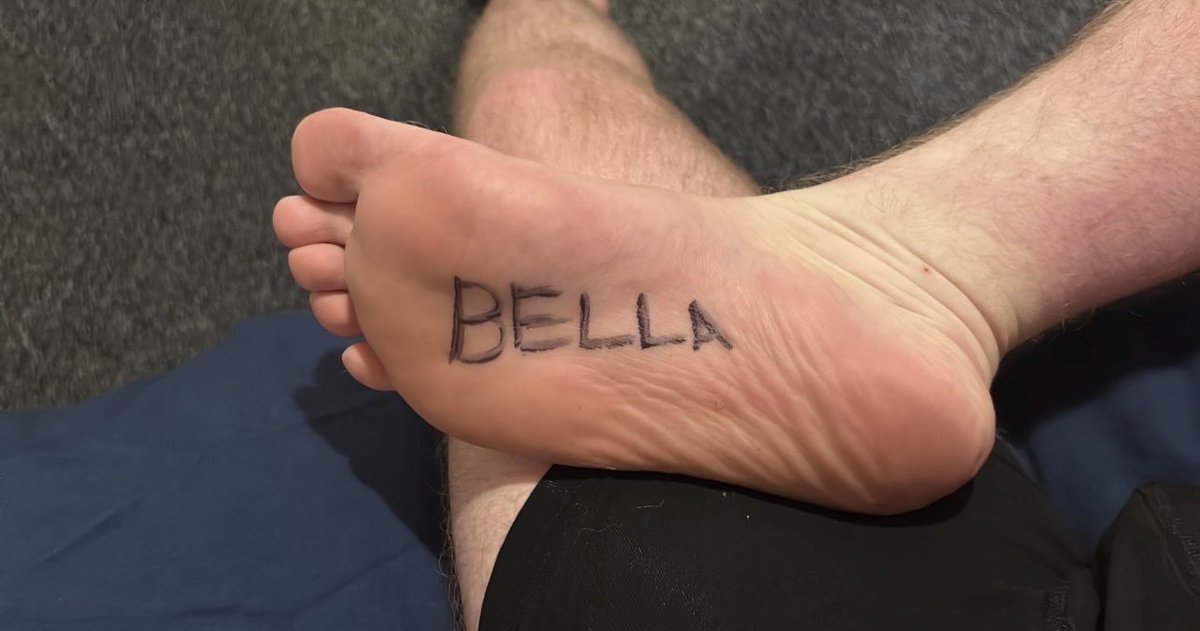 BellaLou92's tweet photo. Got my own little toy.. with a lovely reminder of how my feet own his entire body. 

His pleasure, thoughts and wallet ALL belong to me… as they should. I am always superior. https://t.co/m06DNGLZI6