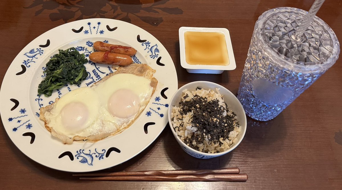marudora0427's tweet photo. 💗昼食前血糖値⇒118

入院中で冷蔵庫の食品が何日か
賞味期限切れ💦

適当に昼食時のご飯🍚🥢

たんぱく質も脂質も糖質も大事
って思いながらも、明日は何食べようか食べてる最中にもう悩んでる🤔w

栄養士監修の低カロリー、塩分・栄養バランスの考えられた宅配食も利用しています。

流石に難しい😮‍💨 https://t.co/CLoKcZpL5o