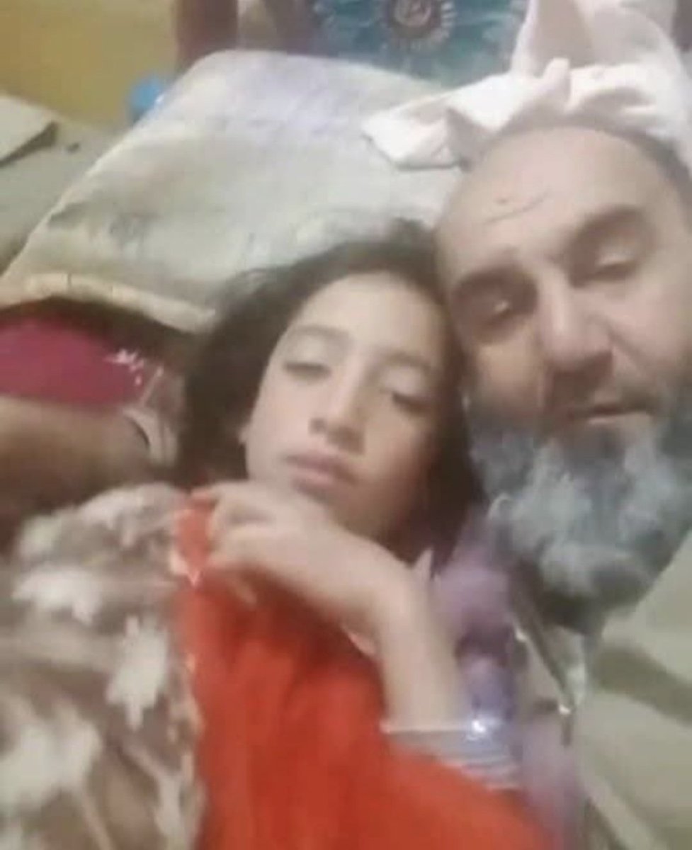 ObserverKurt's tweet photo. Quel beau couple wallah
Aicha et son oncle Brahim le soir de la nuit de noces
La famille a brandi la serviette tachée de sang
Si tout va bien, dans 9 mois elle sera maman
#islamentable https://t.co/WL2GCEVW6I