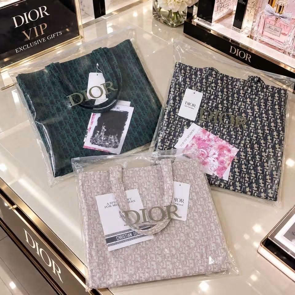 Fernie_FT's tweet photo. เปิดพรี 𝐃𝐢𝐨𝐫 𝐁𝐞𝐚𝐮𝐭𝐲 (𝐕𝐈𝐏 𝐆𝐢𝐟𝐭) 𝐎𝐛𝐥𝐢𝐪𝐮𝐞 𝐂𝐚𝐧𝐯𝐚𝐬 𝐓𝐨𝐭𝐞 𝐁𝐚𝐠
มี3 สีให้เลือก ผ้าแคนวาสทอลาย
🩷ขนาด 35 x 36 cm
🌈 ระบุสี : กรม | ชมพู | เขียว
ราคา 750฿ ส่งฟรี
มัดจำ300 https://t.co/F5pSh7x18n