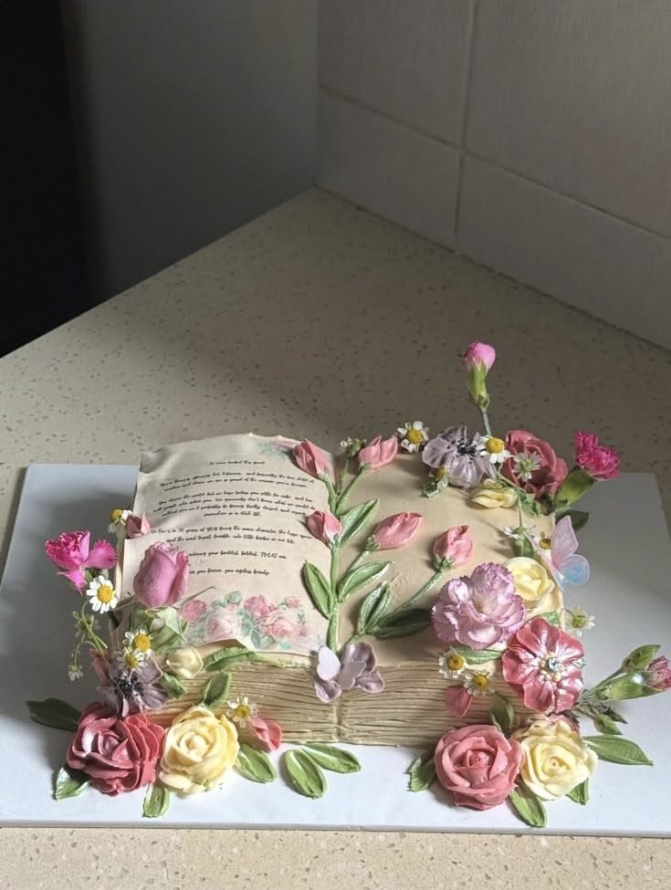 silenttearthh's tweet photo. Flower cake https://t.co/WUsktXnDyk