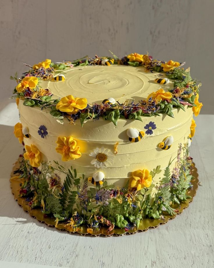 silenttearthh's tweet photo. Flower cake https://t.co/WUsktXnDyk