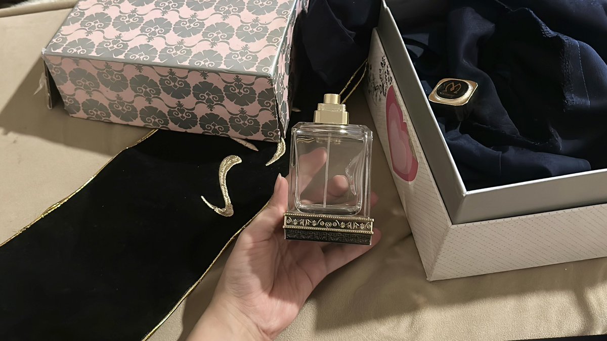 ovnnu's tweet photo. عطر الثانوي ريحته مميزه ذكرتني بكل شيء 
وكل صباح وانا اتعطر منه اشتقت اشتقت والله ☹️☹️ https://t.co/4iqU5MY3O1