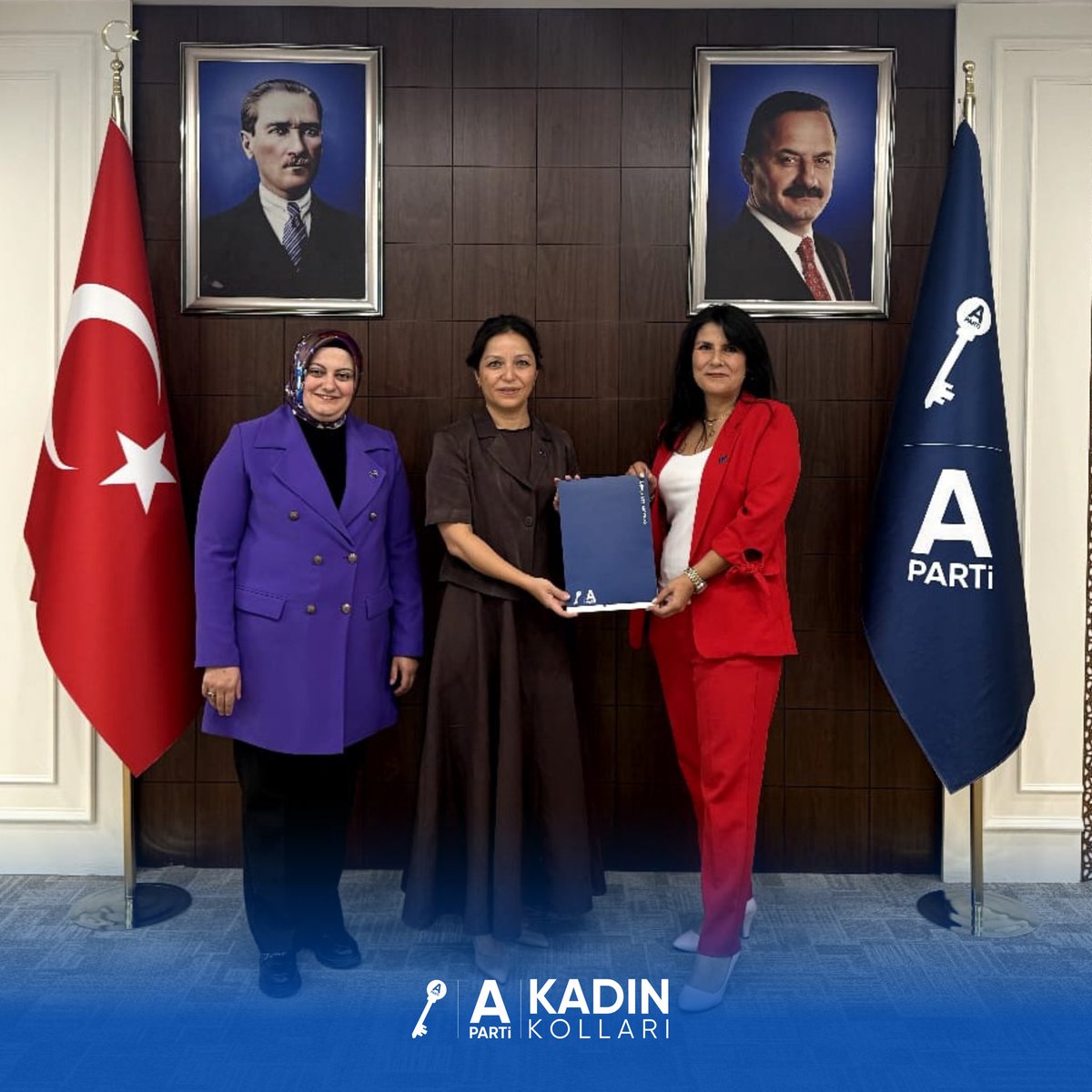 anahtarkadink's tweet photo. Anahtar Parti Genel Merkez Kadın Kolları Başkanlığımızda, Teşkilatlardan Sorumlu Başkan Yardımcımız Nurdan Ekşi’nin yardımcılığı görevine Yasemin Karakaş atanmıştır.

Kendisine yeni görevinde başarılar diliyor, atamasının hayırlı olmasını temenni ediyoruz. https://t.co/fi2Ne14IDW