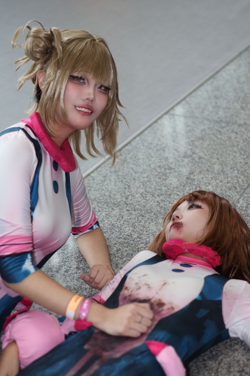 yeonhwa_pic's tweet photo. 26.09.12.
서울코믹월드

🩸 토가 히미코 / 🩷 우라라카 오챠코 @labokado 
#cosplay #MHA https://t.co/ACqFM1GTsU