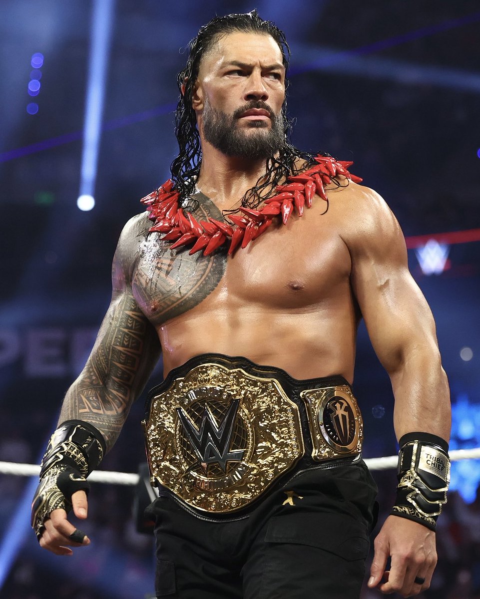 WWEIndia's tweet photo. Acknowledge! ☝️ 

@WWERomanReigns #WWERaw https://t.co/nqck8WNl98